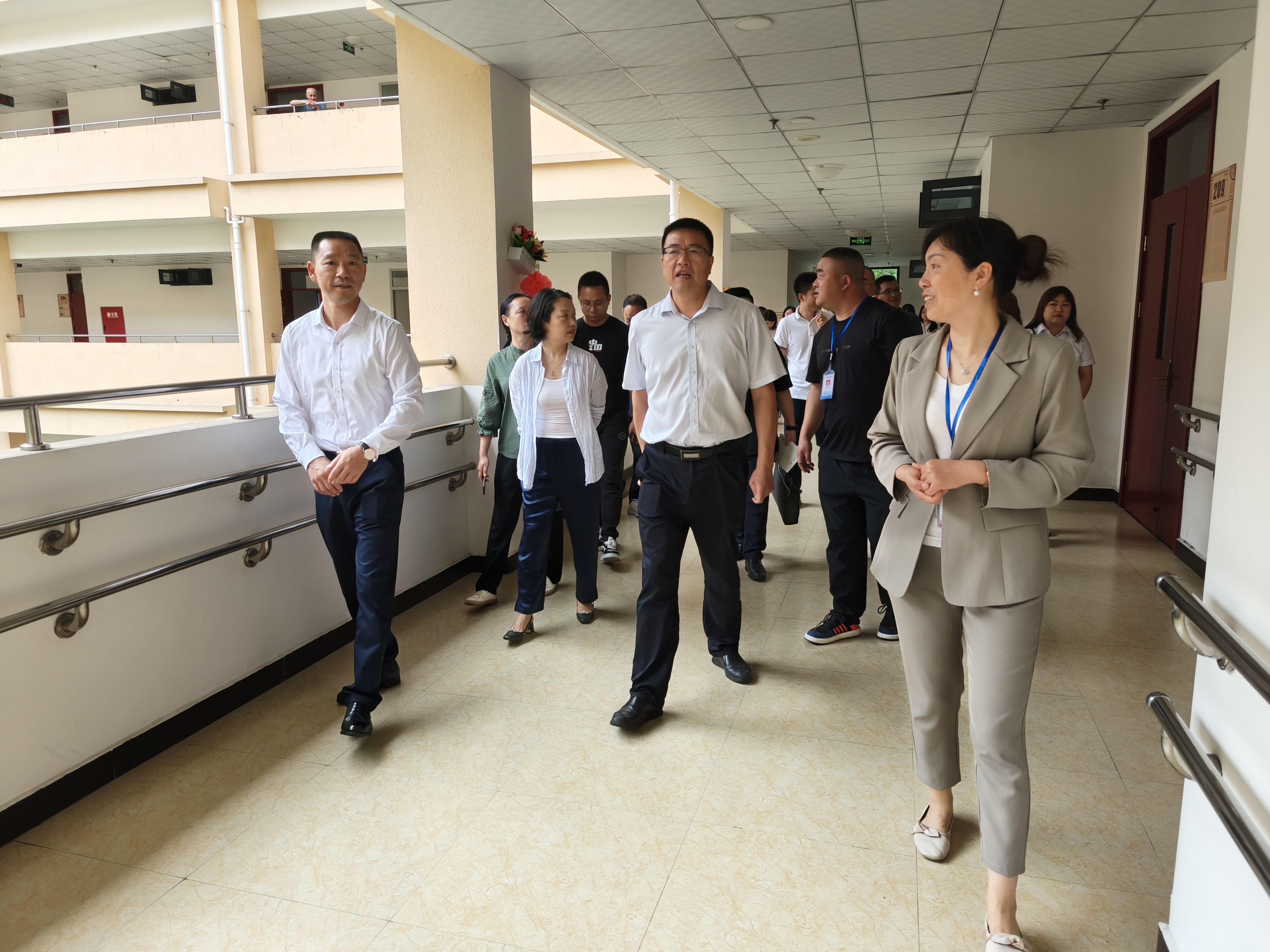 市总工会、中国银行乐山分行、市广播电视台走访沐川县养护中心情况